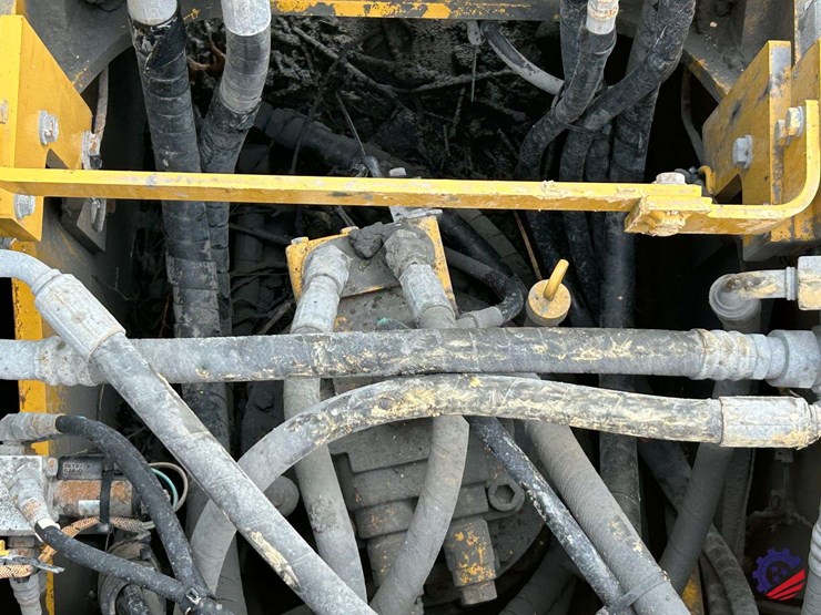 2017-caterpillar-318fl-image-99