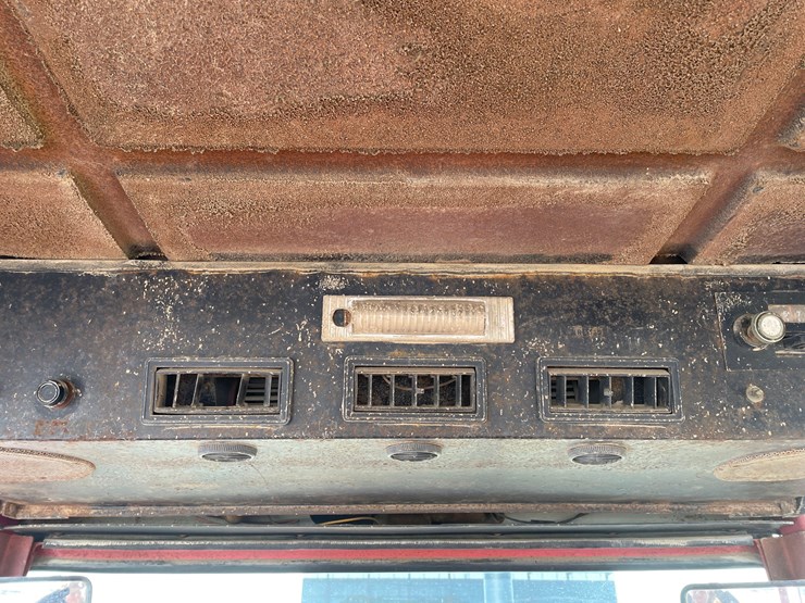 tag-#312,-1981-ih-886-diesel-tractor-image-29