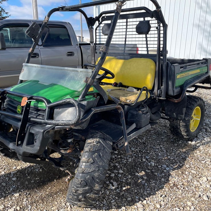 JOHN DEERE GATOR