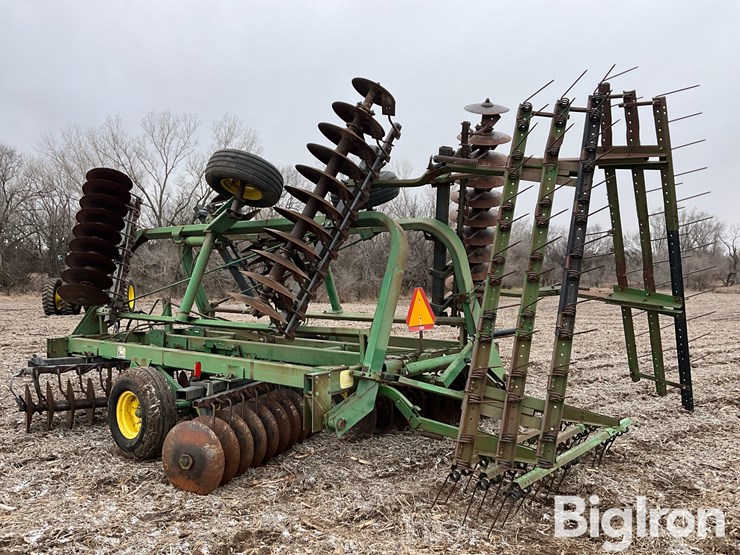 john-deere-235-image-7