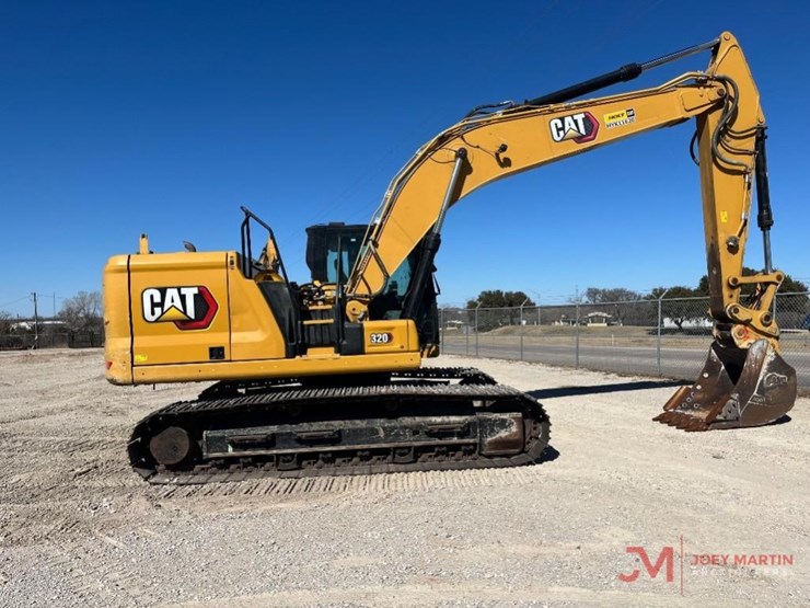 2022-caterpillar-320-image-12