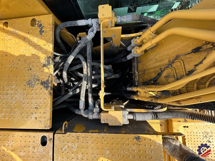 2017-caterpillar-318fl-image-97