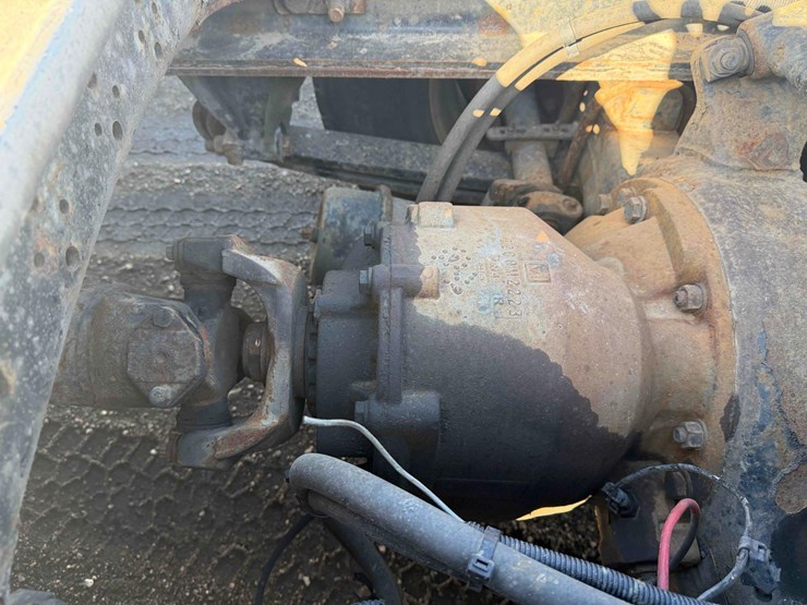 2012-freightliner-coronado-122-sleeper-image-11