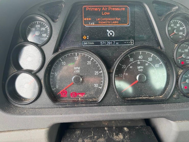 2017-peterbilt-567-image-22