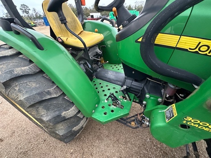 john-deere-4105-image-40