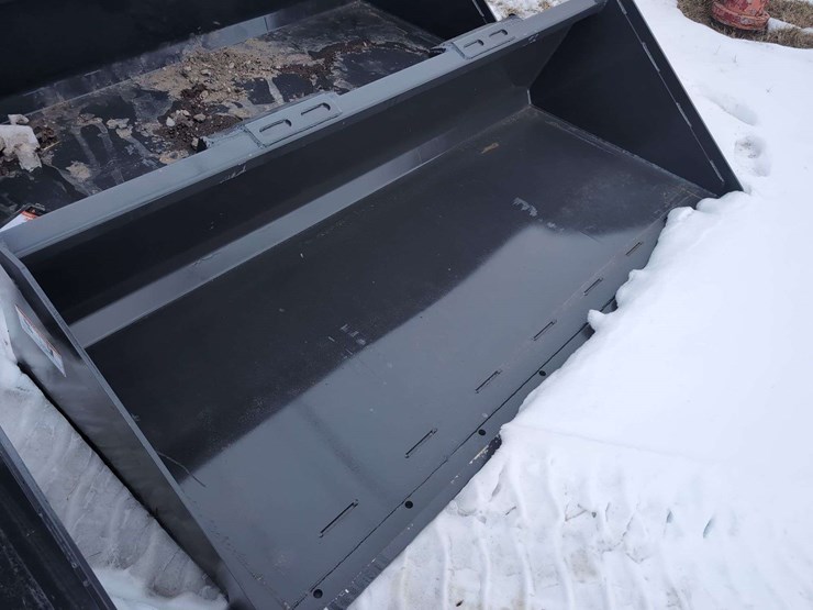 (1)-wolverine-84"-skid-steer-track-duty-bucket-tdb-11-84w-image-2