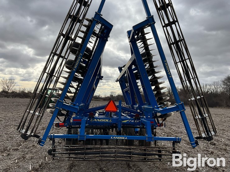 2016-landoll-7431-29-image-6