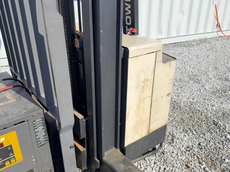 d-crown-e-walk-behind-fork-lift-model-e-sn#ga220787,-2-mast,-48"-forks,-incl.-work-hog-charger-image-16