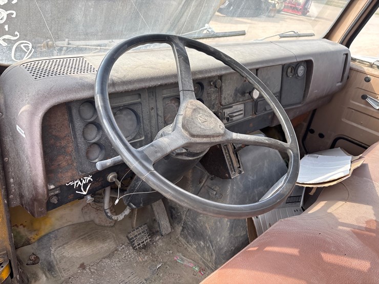 #32946-•-1988-international-water-truck-|-parts-or-repair-image-9