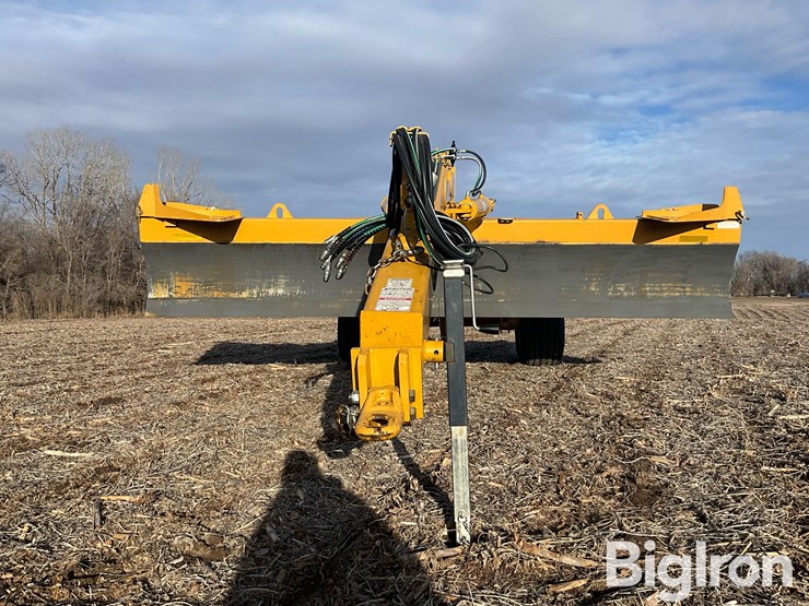 2017-landoll-icon-1632rs-pull-type-rear-steer-grader/blade-image-2