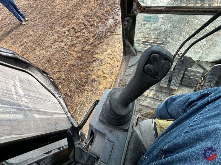 2017-caterpillar-318fl-image-111