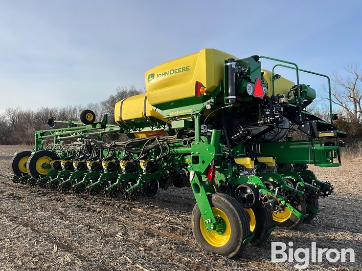 2024-john-deere-1775nt-image-7