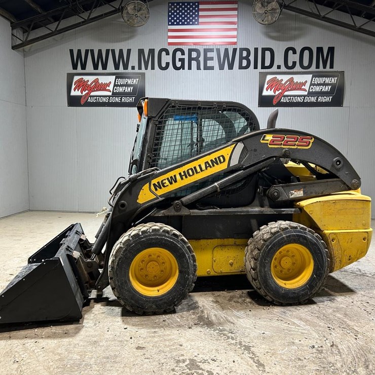 NEW HOLLAND L225
