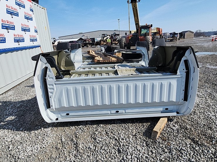 24-chevy-truck-bed-8'-silveradolt,-white,-lites,-bumper-(proceeds-donated-to-charity)-image-6
