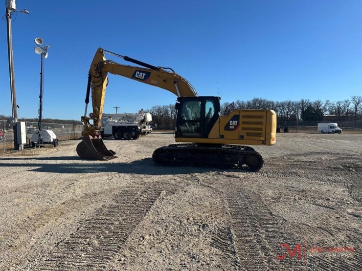 2019-caterpillar-320-image-2