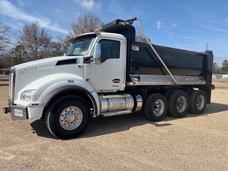 2023-kenworth-t880-image-1