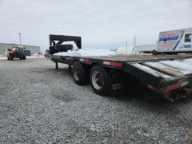 gooseneck-trailer,-17'6"-deck,-2'-dovetail,-3-axle-image-3