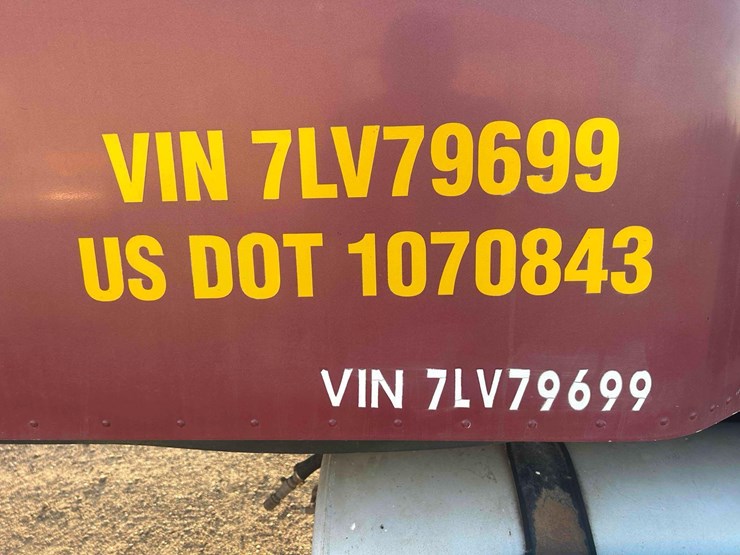 2007-freightliner-columbia-120-image-22