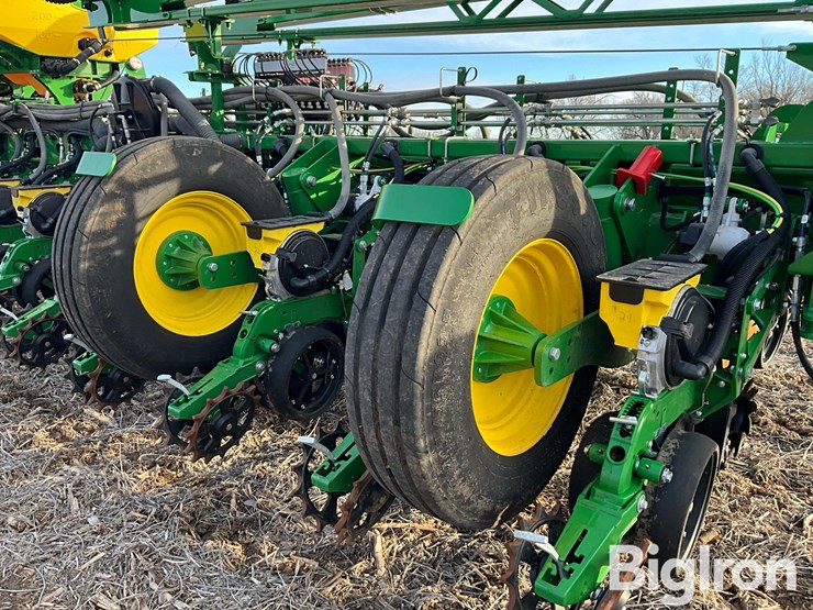 2024-john-deere-1775nt-image-16