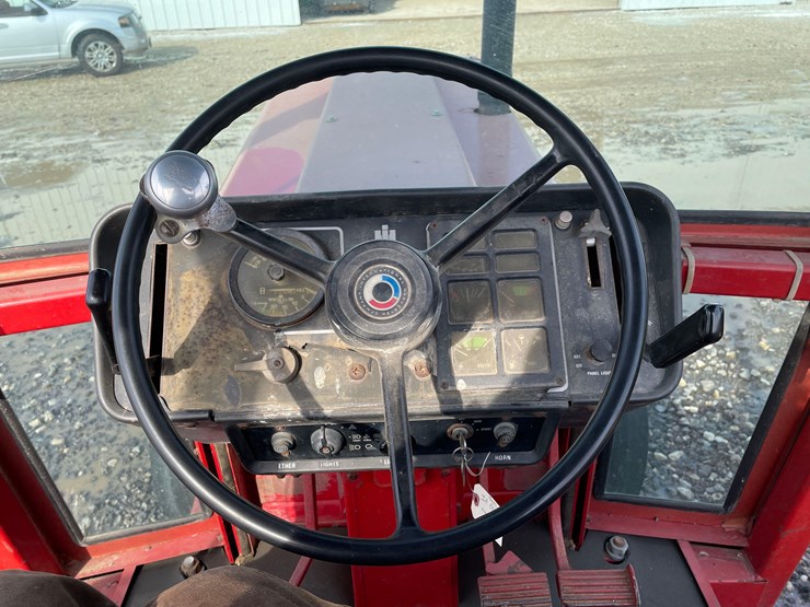 tag-#312,-1981-ih-886-diesel-tractor-image-28