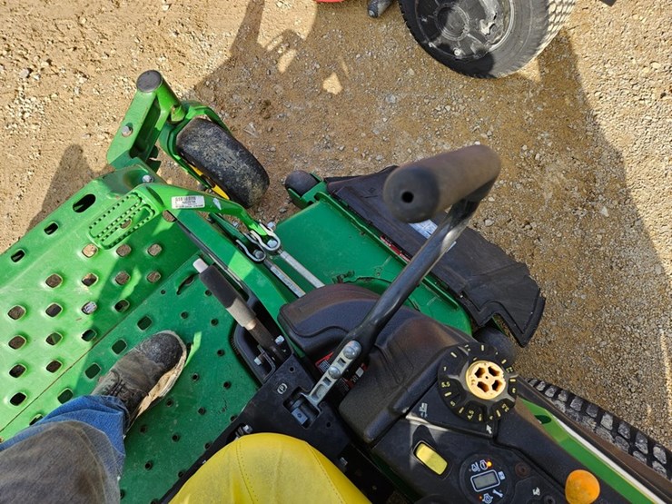 2015-john-deere-z930m-efi-image-12
