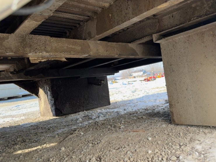 8'-8"-aluminum-truck-bed-with-ladder-rack,-spare-tire-image-9