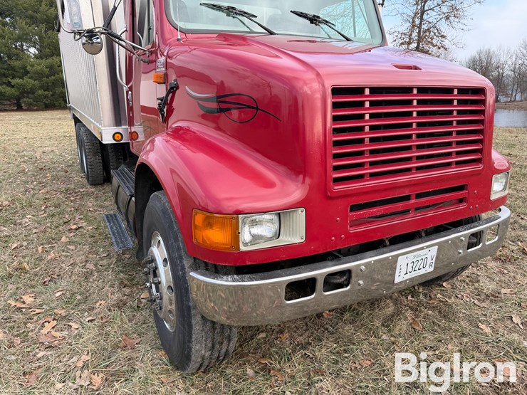 2001-international-8100-image-14