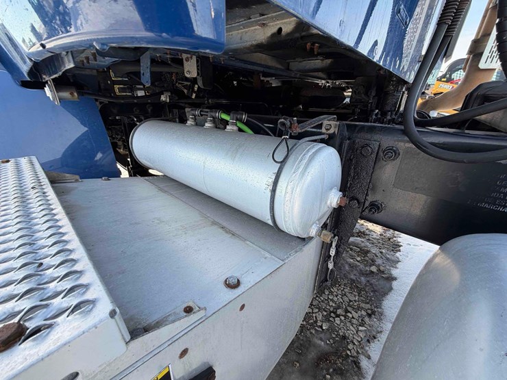 2015-peterbilt-579-image-19