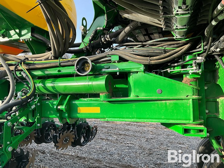 2024-john-deere-1775nt-image-11