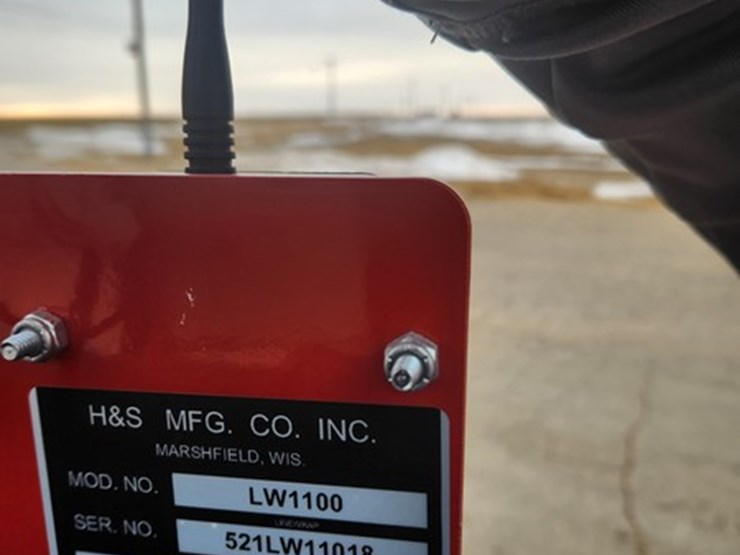 #4189-•-h&s-lw1100-bale-wrapper-image-6