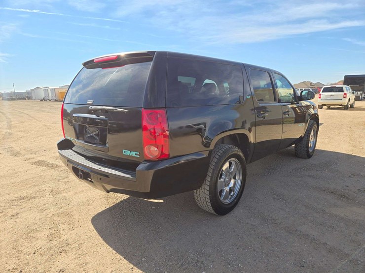 2011-gmc-yukon-xl-image-3