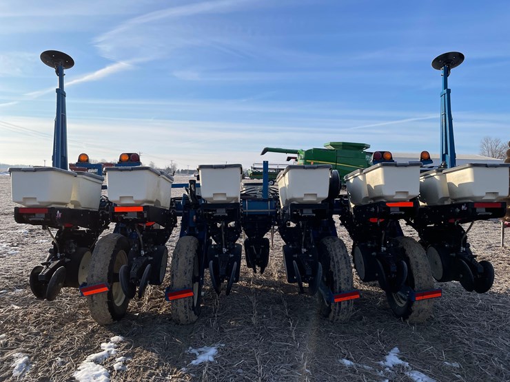 2010-kinze-3000-image-10