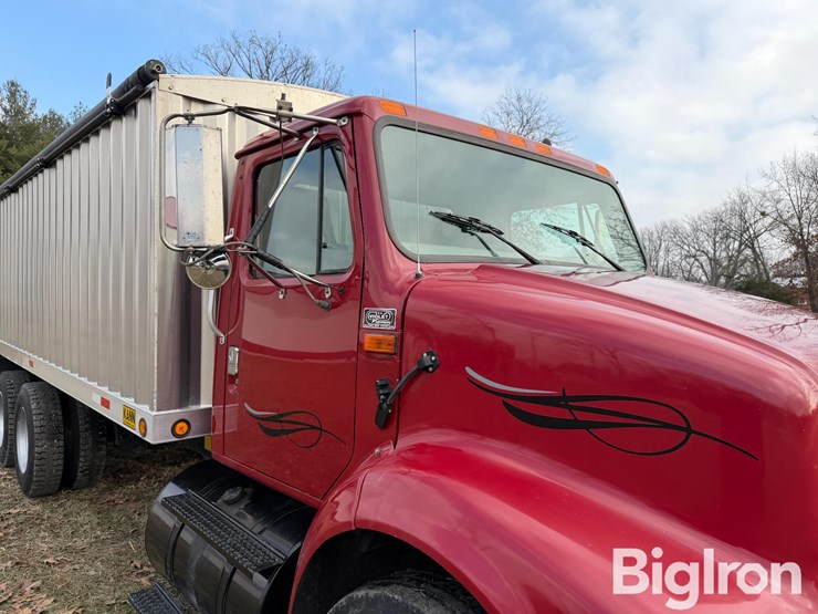 2001-international-8100-image-15