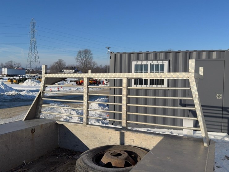 8'-8"-aluminum-truck-bed-with-ladder-rack,-spare-tire-image-7