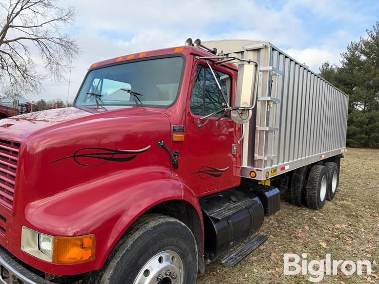 2001-international-8100-image-10