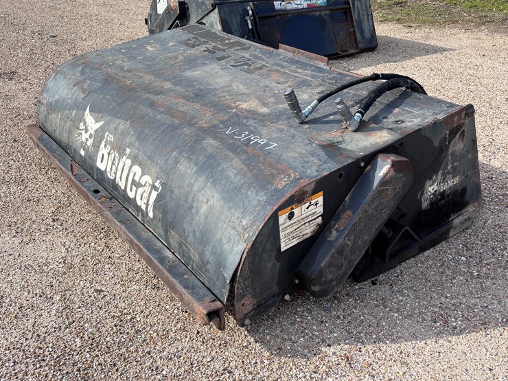 #3512-•-bobcat-sweeper-attachment-image-1
