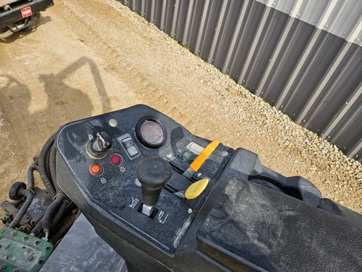 john-deere-3225c-image-12