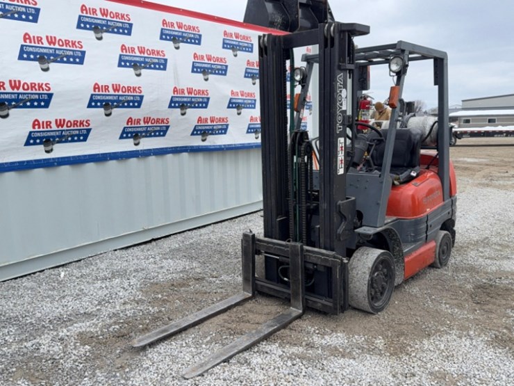 toyota-d565460-forklift,-7709hrs,-lpg,-3-stage-mast,-42"-forks,-solid-wheels-image-12