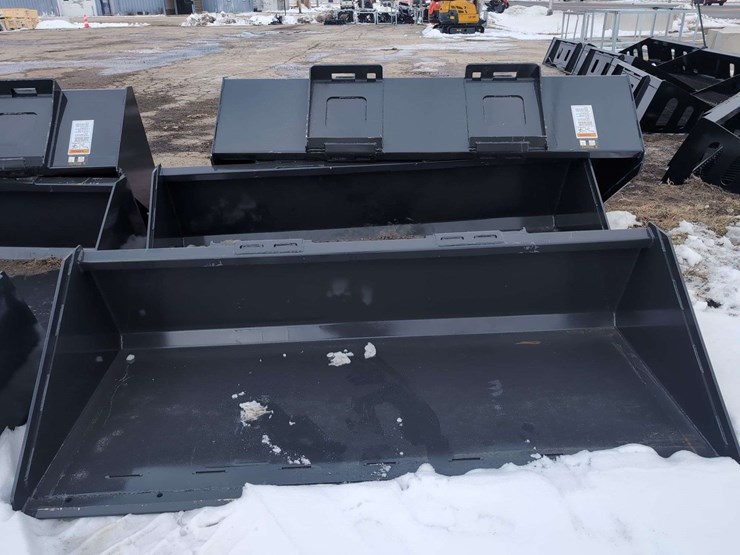 (1)-wolverine-84"-skid-steer-track-duty-bucket-tdb-11-84w-image-1