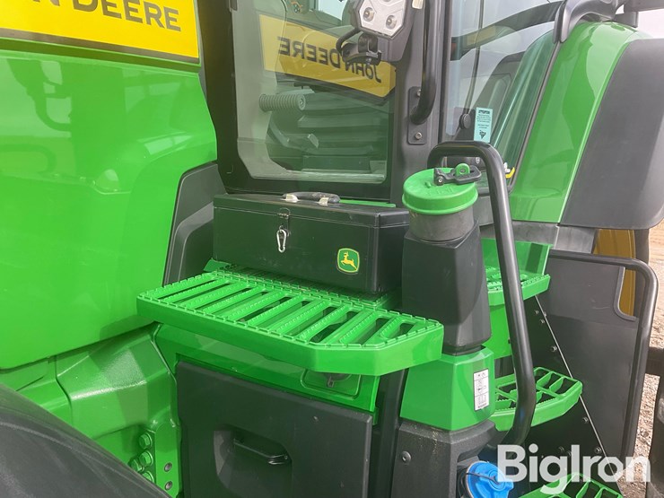 2021-john-deere-8r-340-image-12