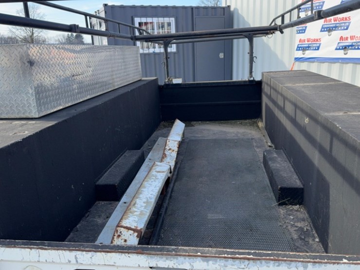 omaha-truck-bed-w/-ladder-rack-image-4