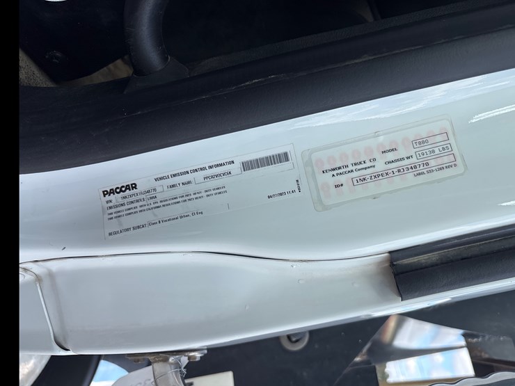 2024-kenworth-t880-image-18