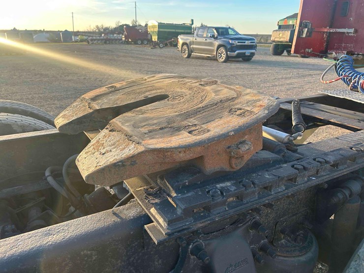 2007-freightliner-columbia-120-image-16