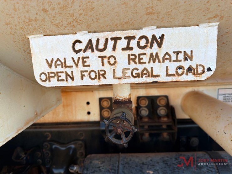 2017-freightliner-water-truck-image-18