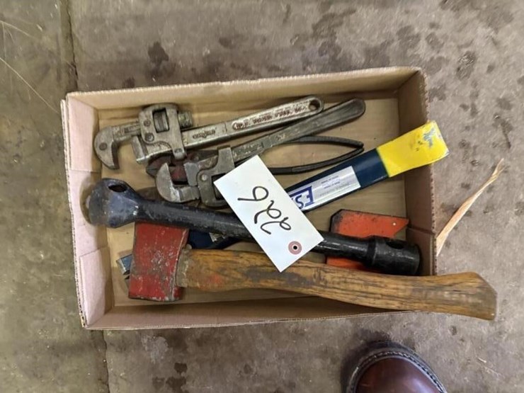 hatchet,-bar,-wrenches-image-1