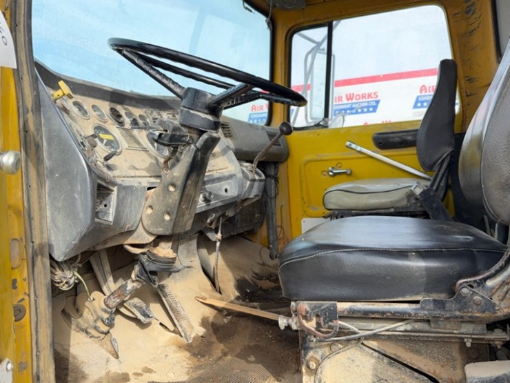 1987-ford-l8000-image-30