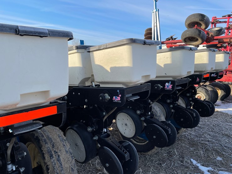 2010-kinze-3000-image-12