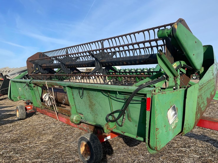 john-deere-220-image-6