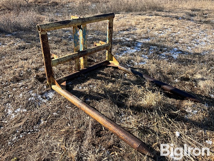 3-pt-heavy-duty-bale-carrier-image-7