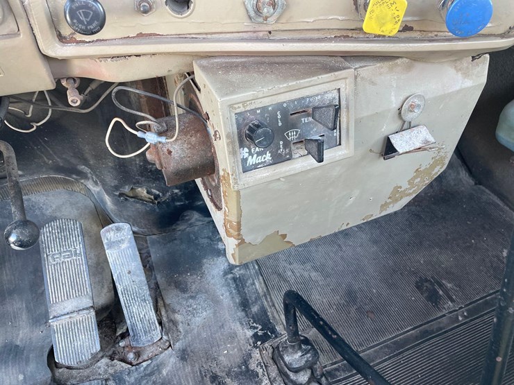 tag-#468,-1981-r-series-600-mack-semi-tractor-image-22